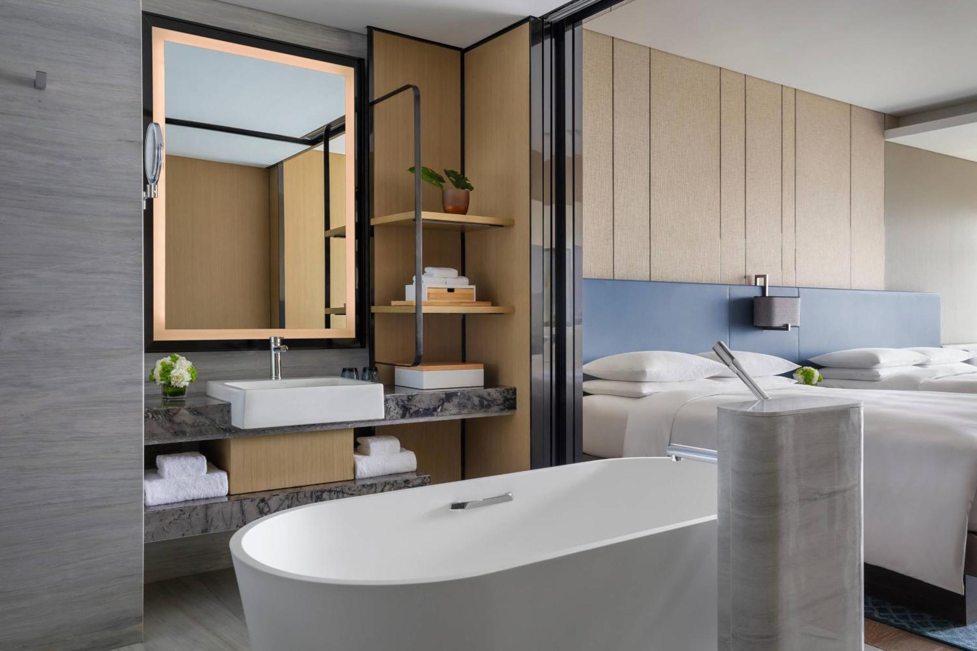Xuzhou Marriott Hotel Lakeview Екстериор снимка